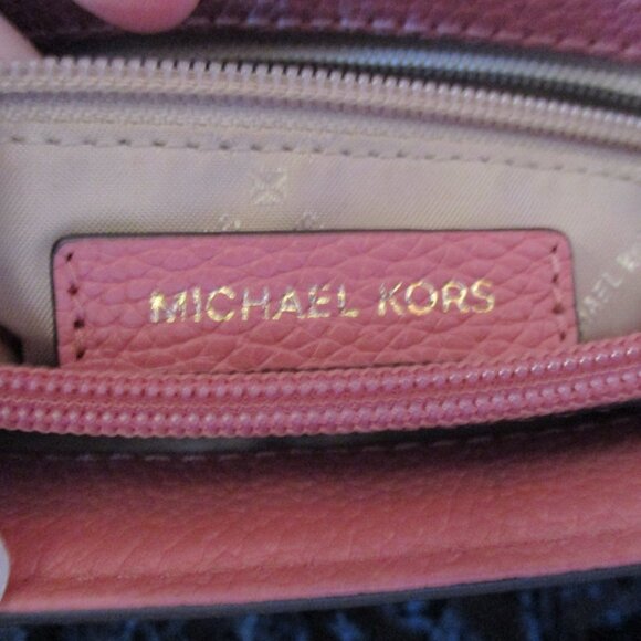 2018 Michael Kors Convertible Shoulder Pink/Tan/Logo Handbag w/Gold Chain - Picture 9 of 11